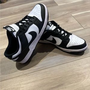 NWOT panda dunk low